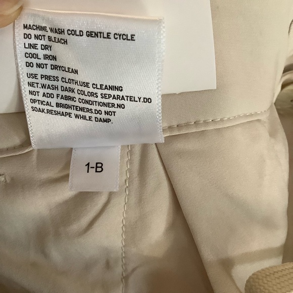Uniqlo x Theory Ultra Light Tucked Easy Short - Picture 11 of 12
